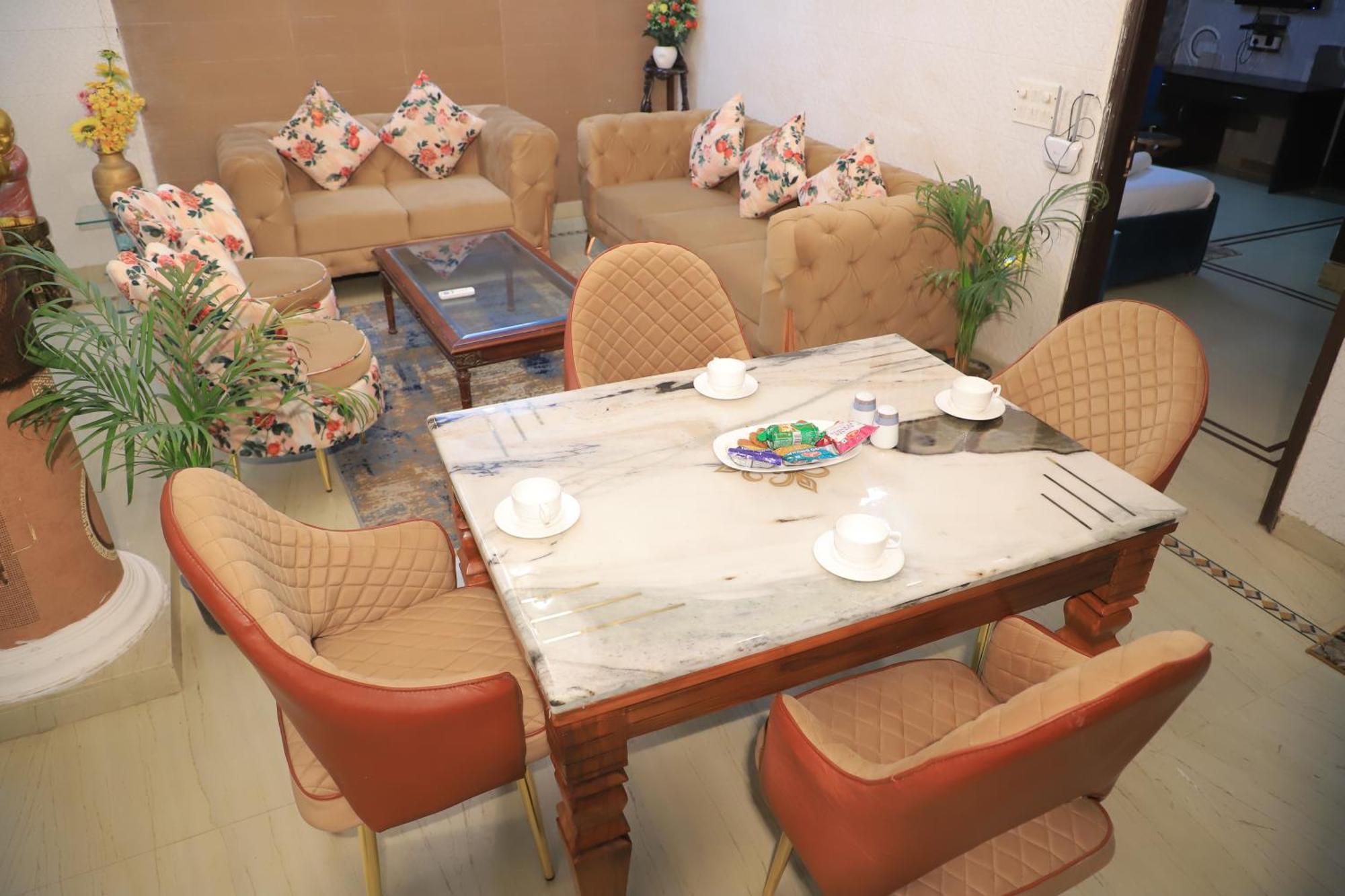 Fortune Service 3bhk , D-198 Saket Apartment