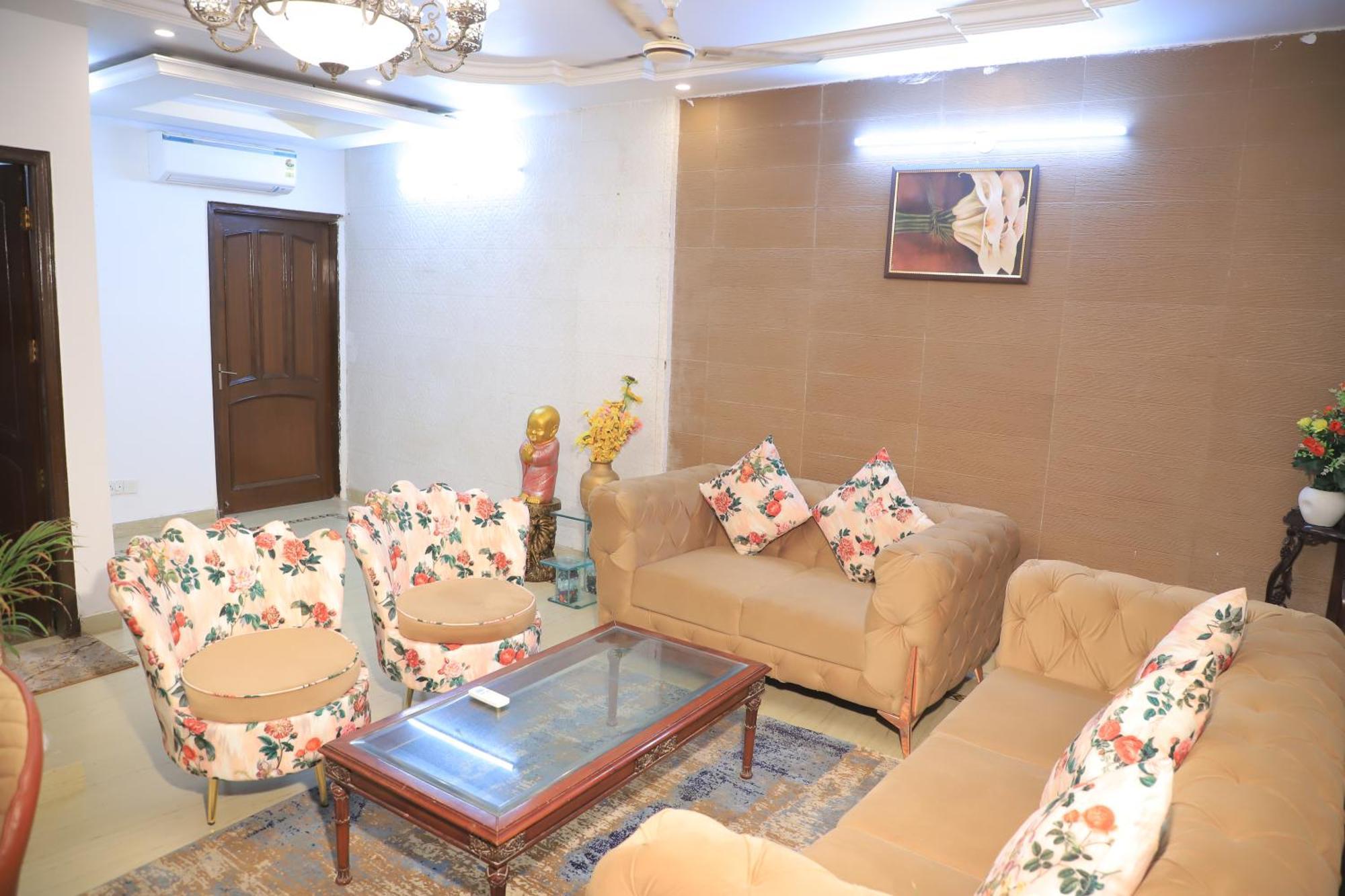 Fortune Service 3bhk , D-198 Saket Apartment *