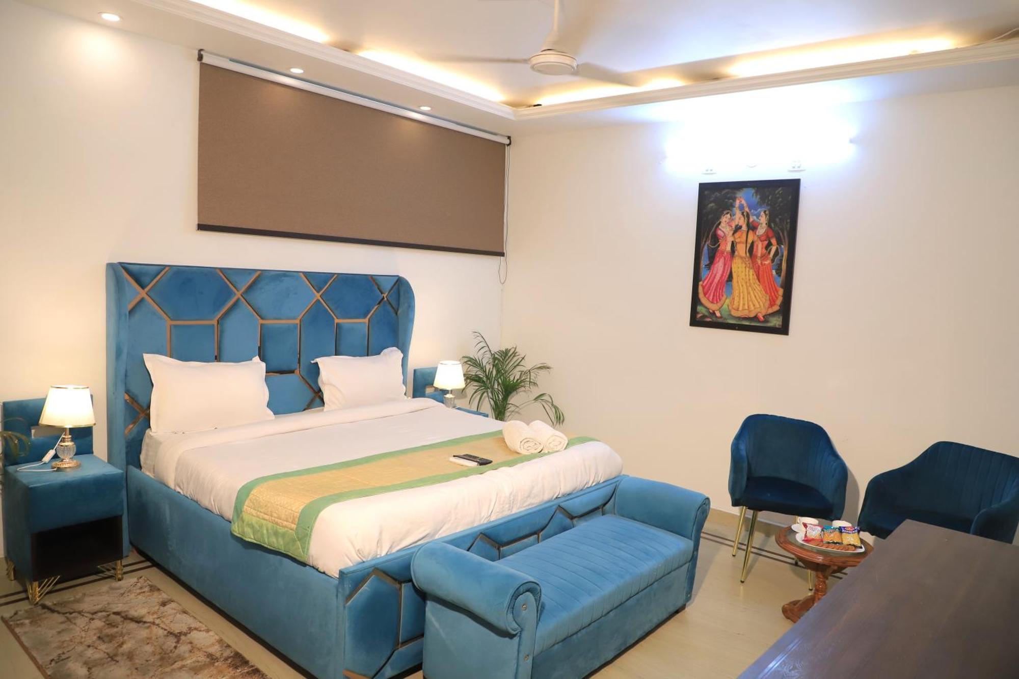 Apartment Fortune Service 3bhk , D-198 Saket New Delhi